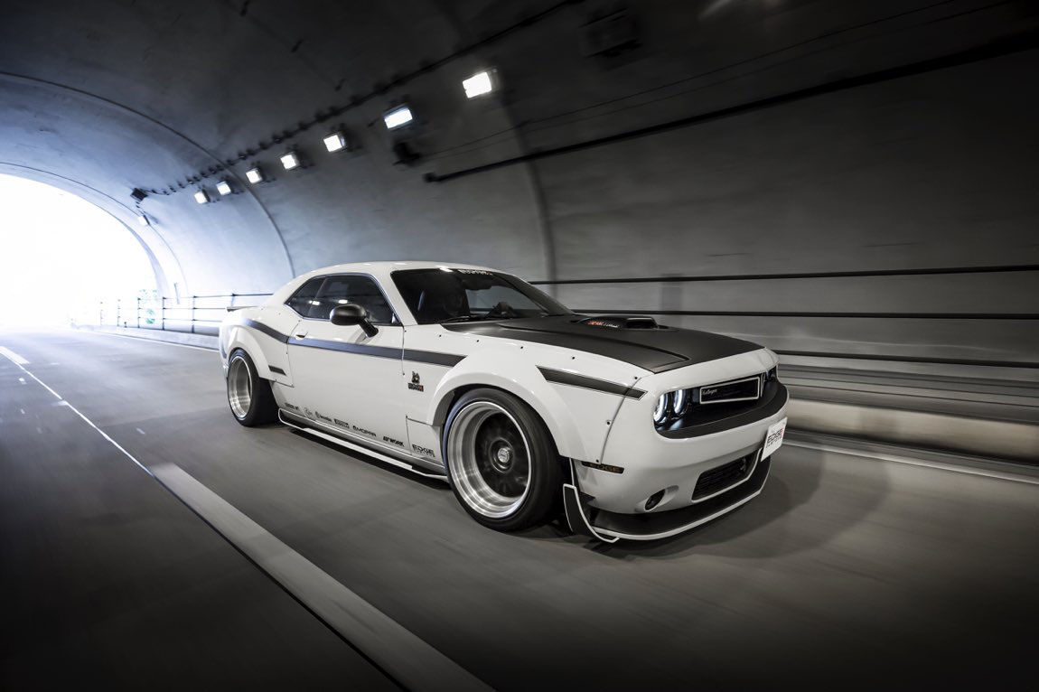 EDGE CUSTOMS Dodge Challenger R